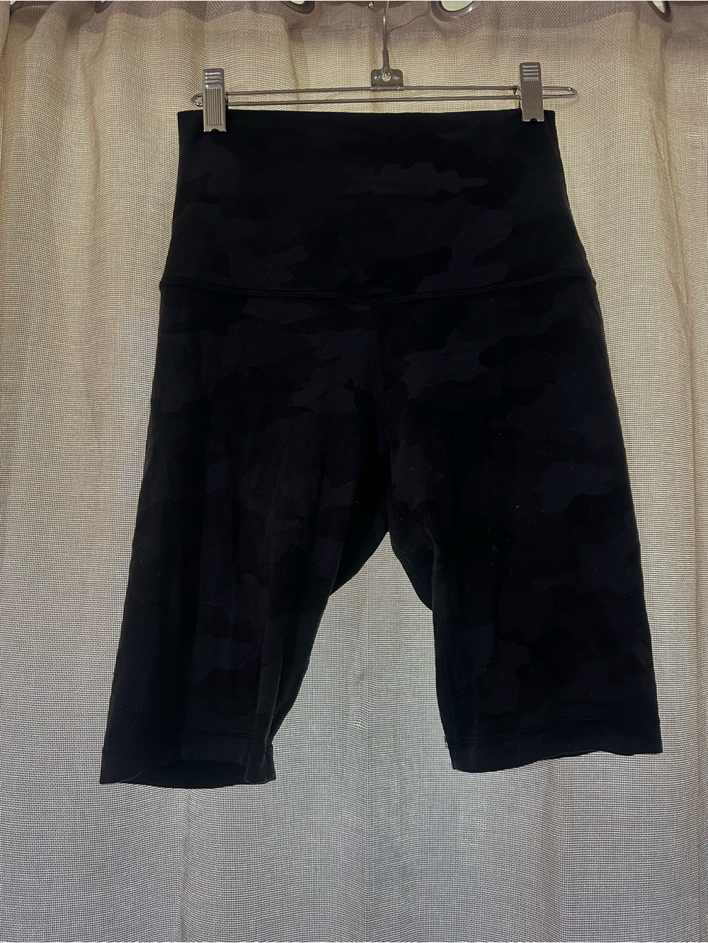 Lululemon Size 6 High-Waist subtle Camo Athletic Bike Shorts